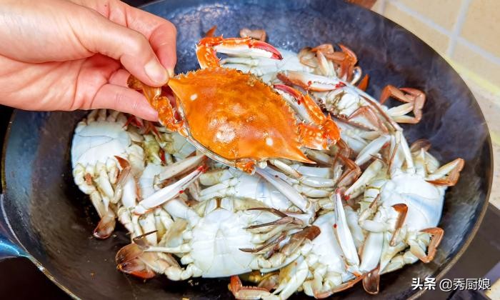 蒸螃蟹是用冷水还用热水,蒸螃蟹需要开水还是凉水