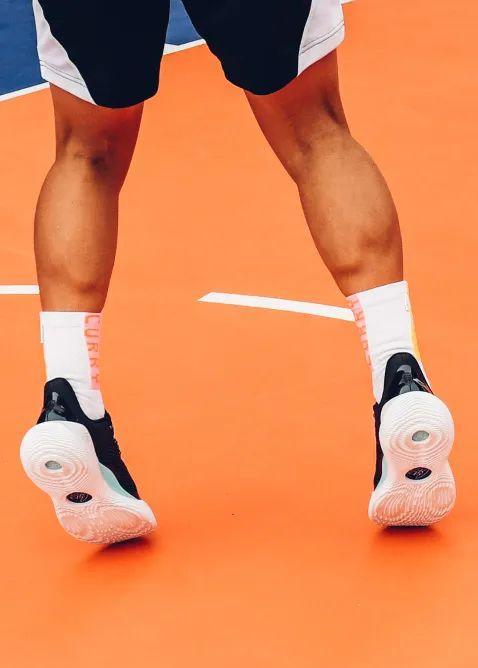 全新球鞋,这双球鞋见证了你的进步和蜕变