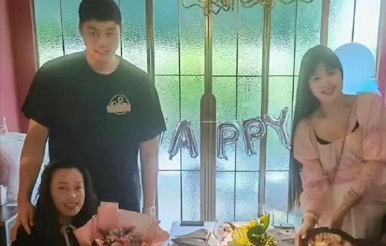 女篮球运动员李月汝视频,李月汝欧洲篮球比赛