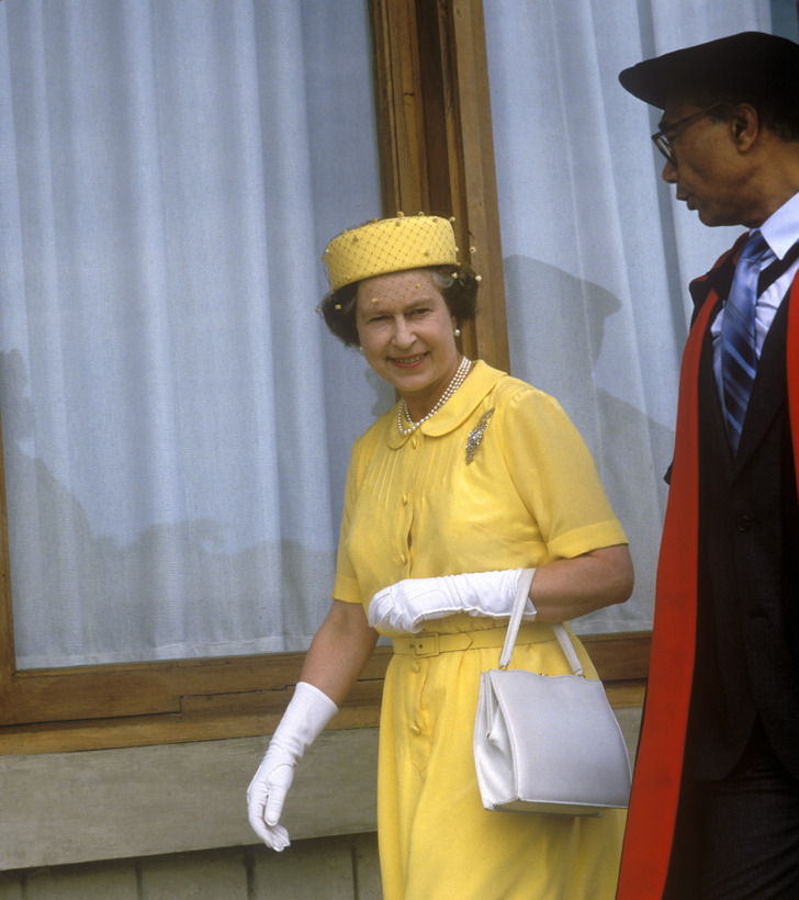 英国女王百年穿衣史,英国女王打扮