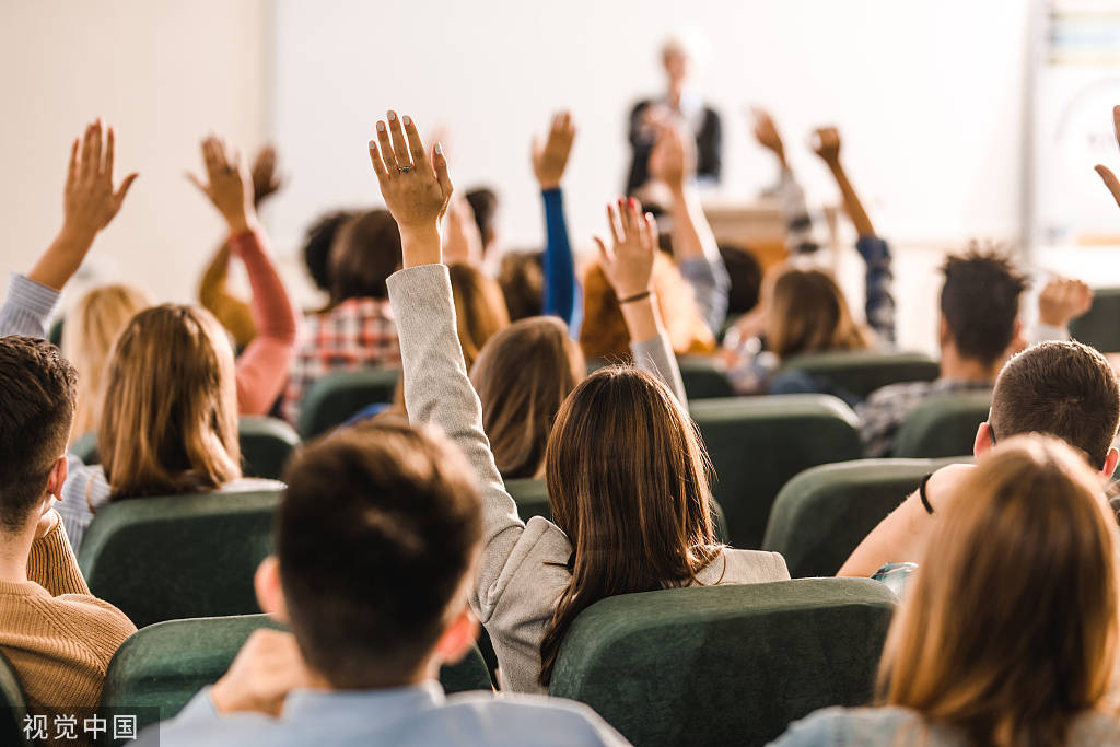 女子留学8年花费268万藤校毕业回国做地产月薪1万2四年没涨