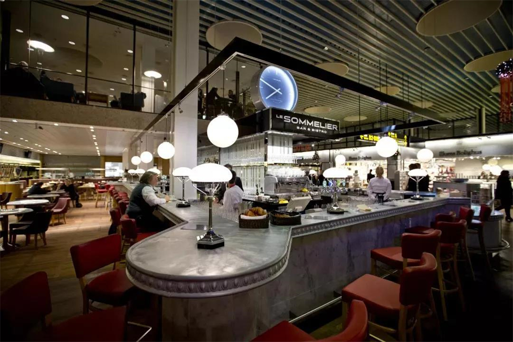 通过“硬件软件”的创新，打造“好吃好逛又好玩”的机场商业