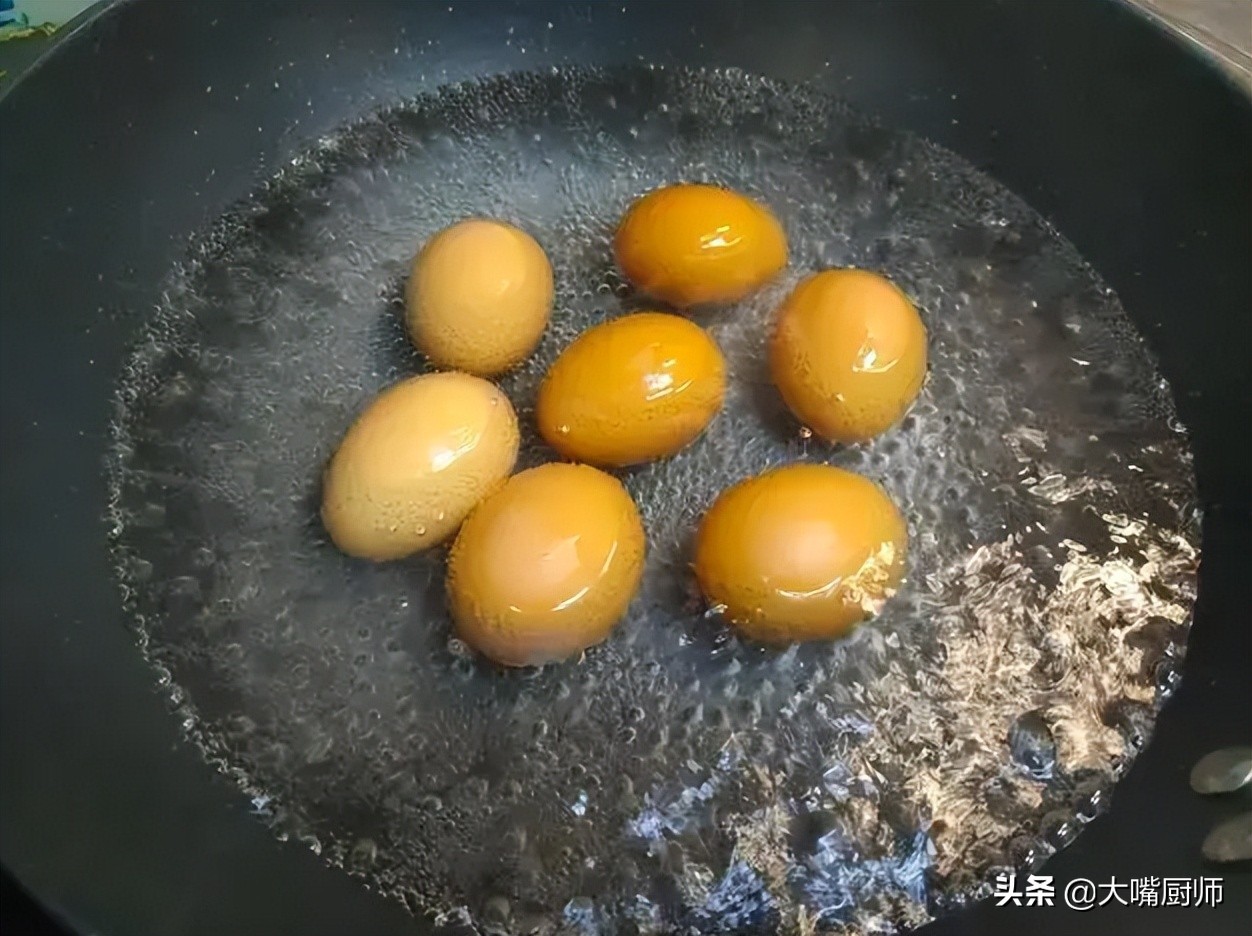 水煮蛋怎么煮蛋黄不会破,水煮蛋去蛋壳的正确做法