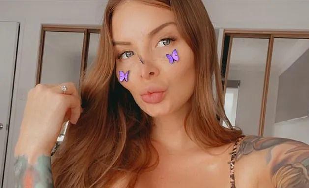 “我有两个*处私**：左边的用来接客，右边的男友专用……”