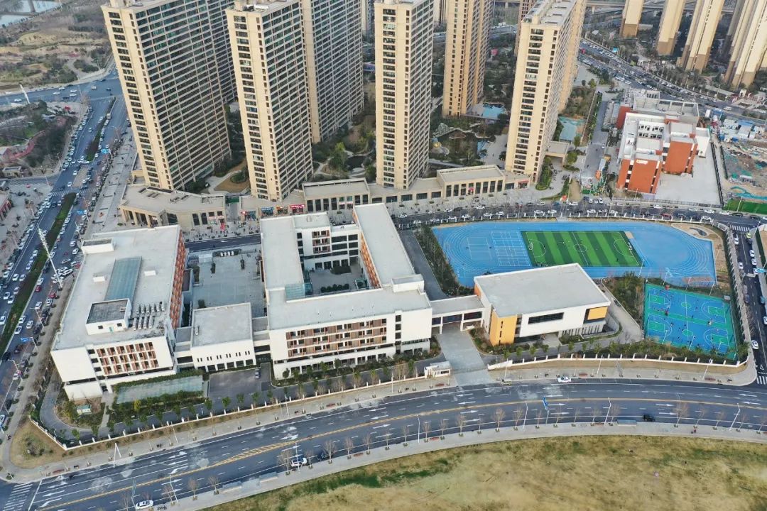 郑州滨河国际新城绿城明月怎么样,郑州滨河国际新城2022年的样子