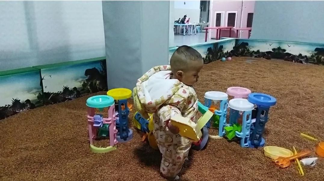 幼儿爱扔东西打人怎么办,扔东西孩子