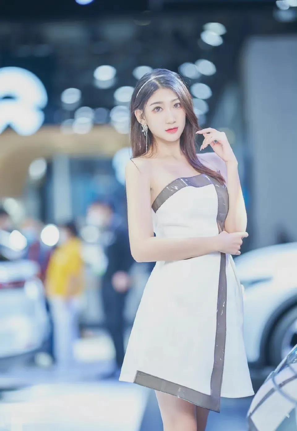 最有亲和力的车模,兄弟们帅车集合