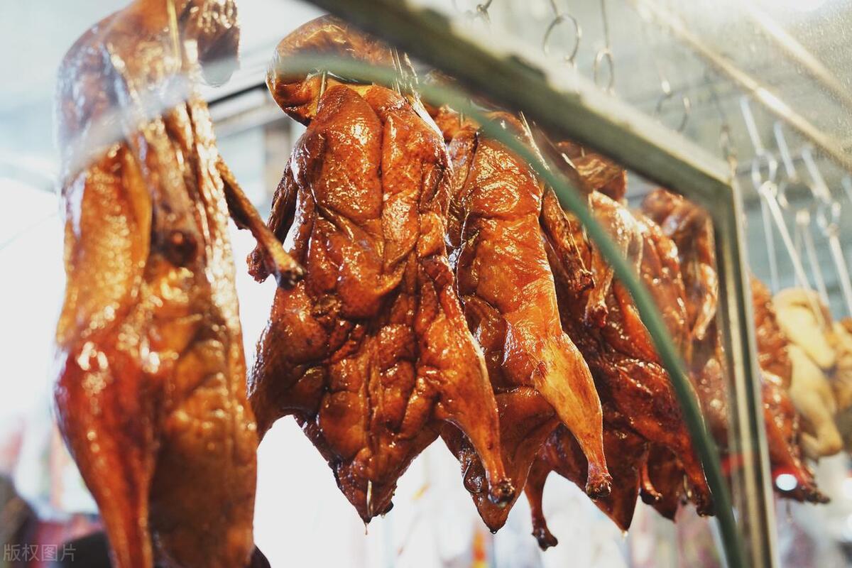 云南小镇家禽店利用“人爱占小便宜”半年内盈利78万，你说牛不牛