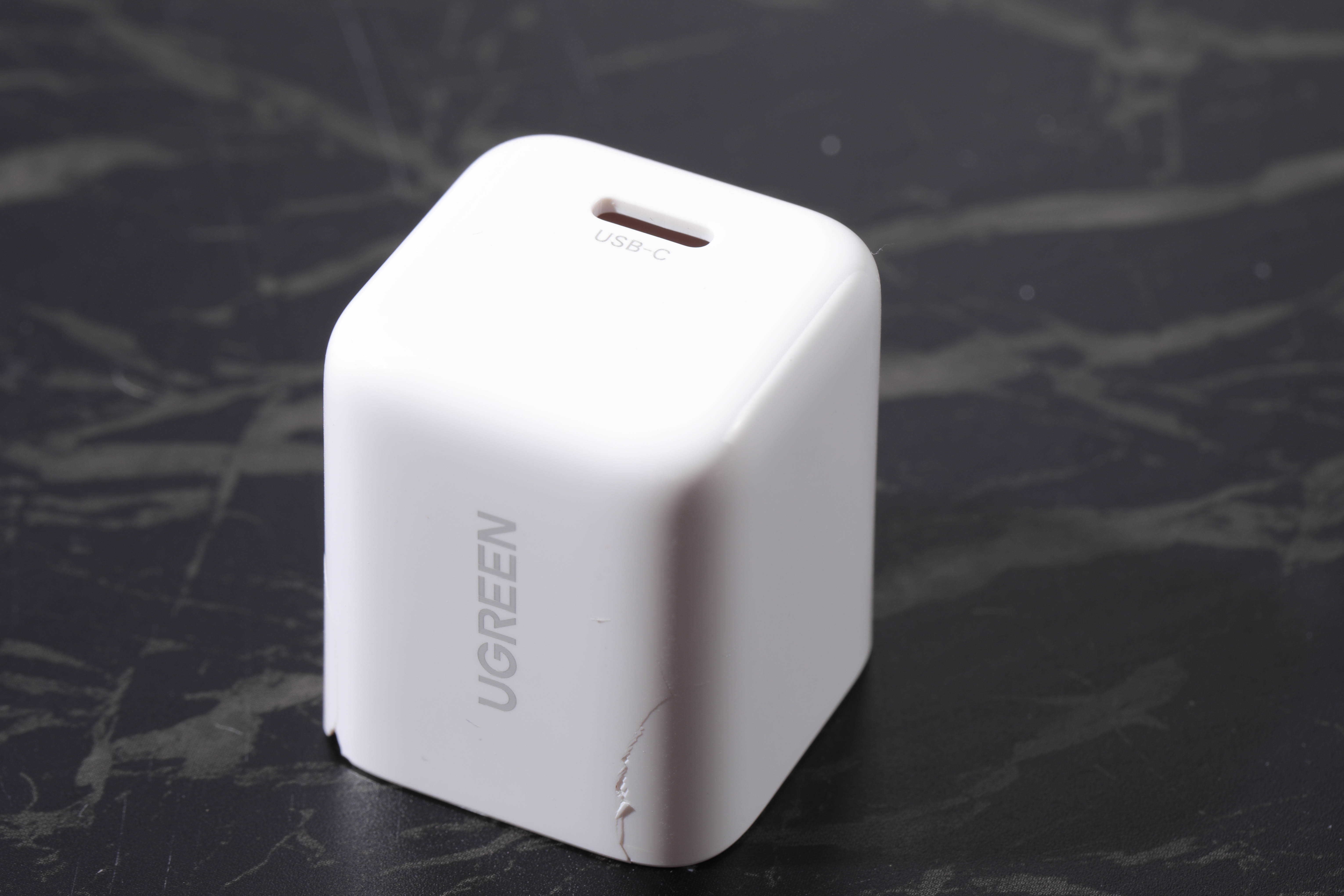 iphone20瓦快充头拆解教程,品牌苹果30w快充头拆解测评