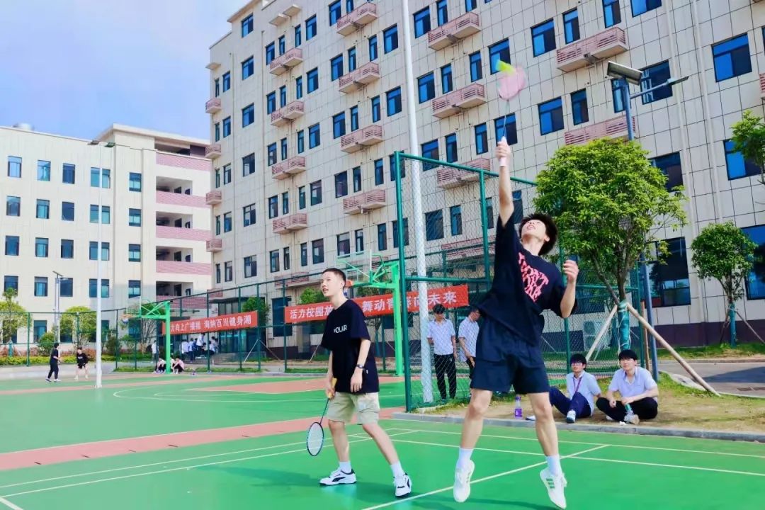 北大青鸟岳阳海纳软件学院女神节,岳阳北大青鸟海纳实训52班