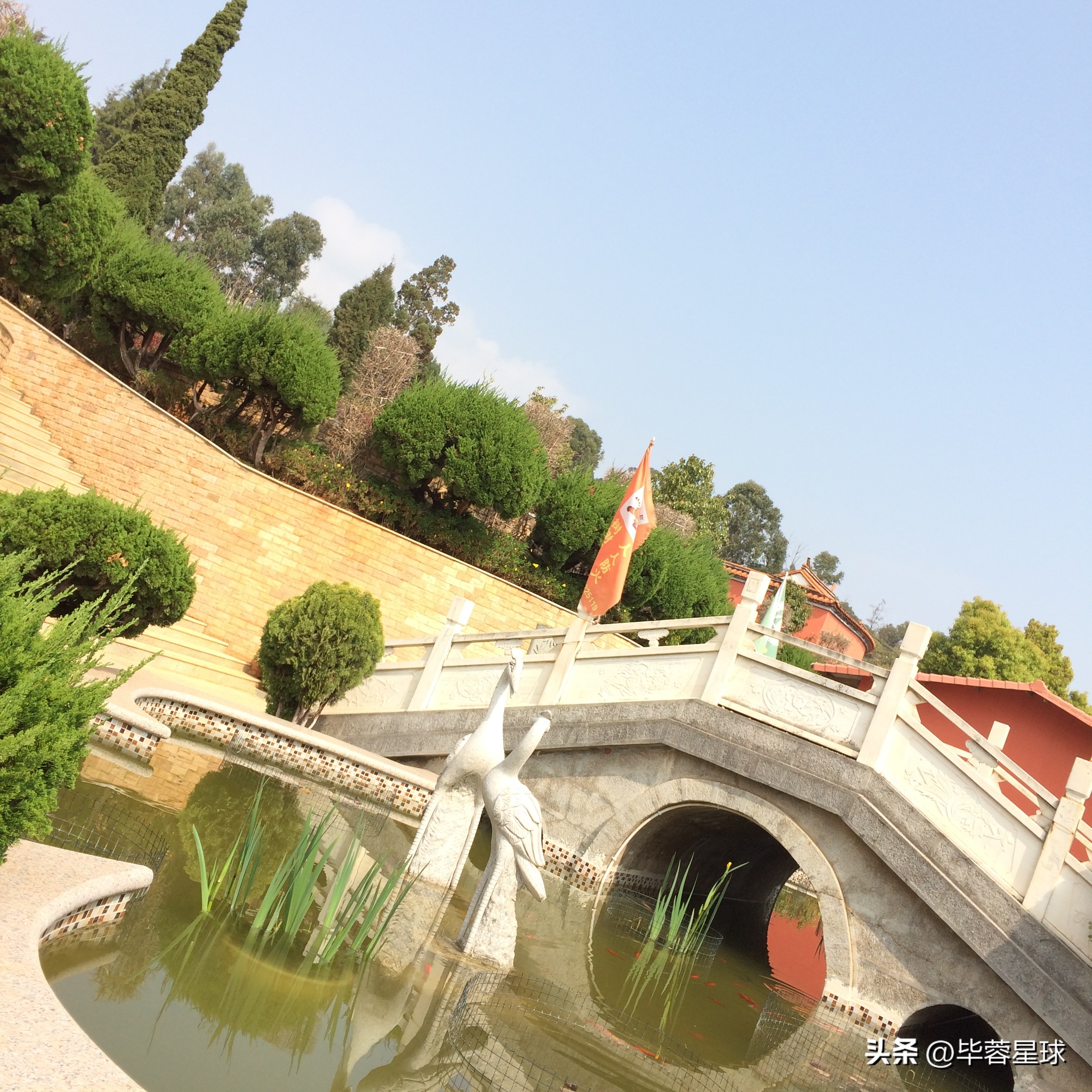 观音山公墓，为外婆下葬的一天，是提醒，是童年青春时代的告别