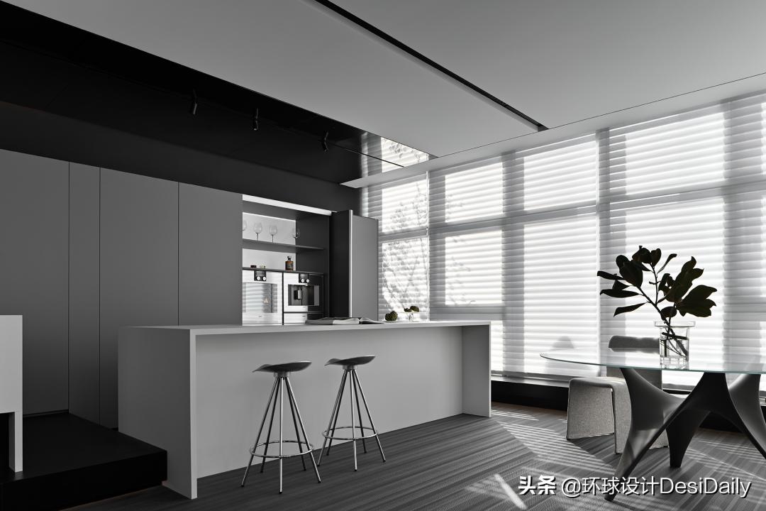 鍙ゆ湪瀛愭湀,鍙ゆ湪瀛愭湀浣滃搧