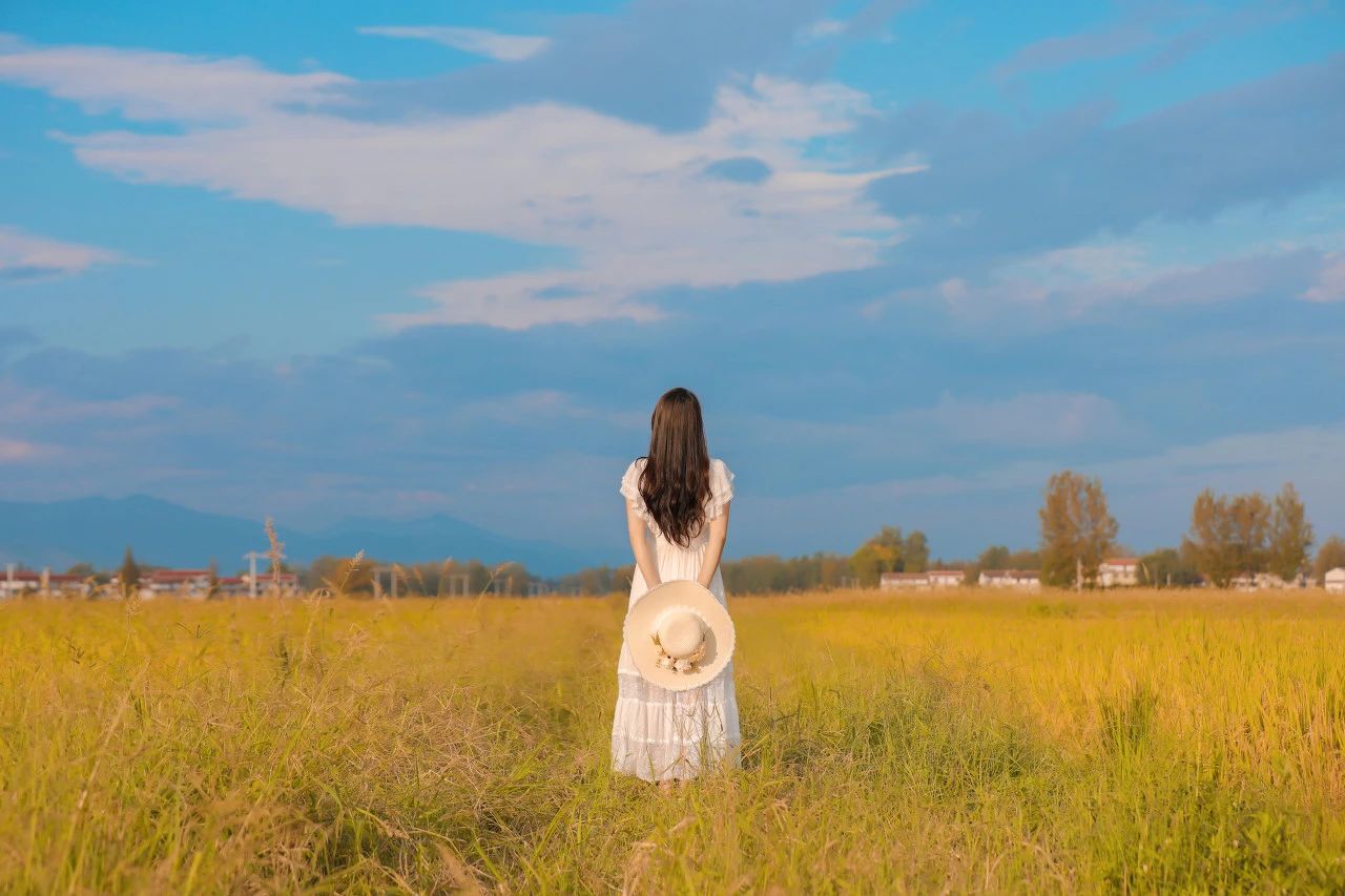 百万网红控诉父母重男轻女遭打脸，穷养富养不如给予ta教养！