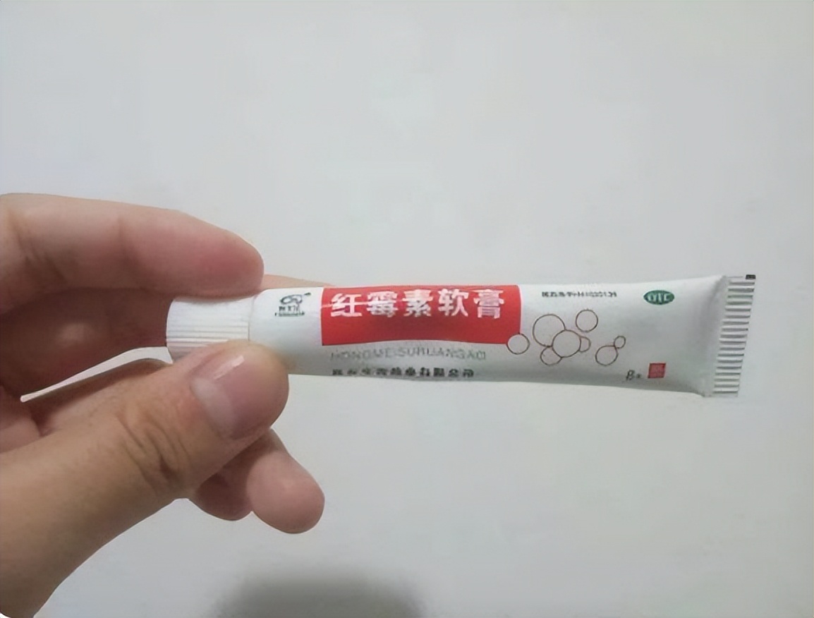 长期用红霉素软膏涂抹脸部皮肤,用红霉素软膏涂眼睛