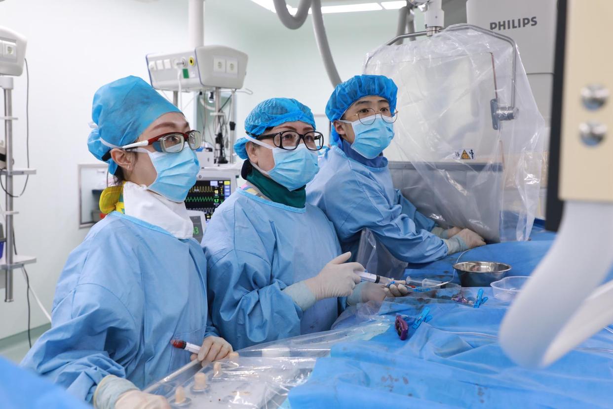 扁桃体周围脓肿是什么原因引起的,扁桃体周围脓肿并发症