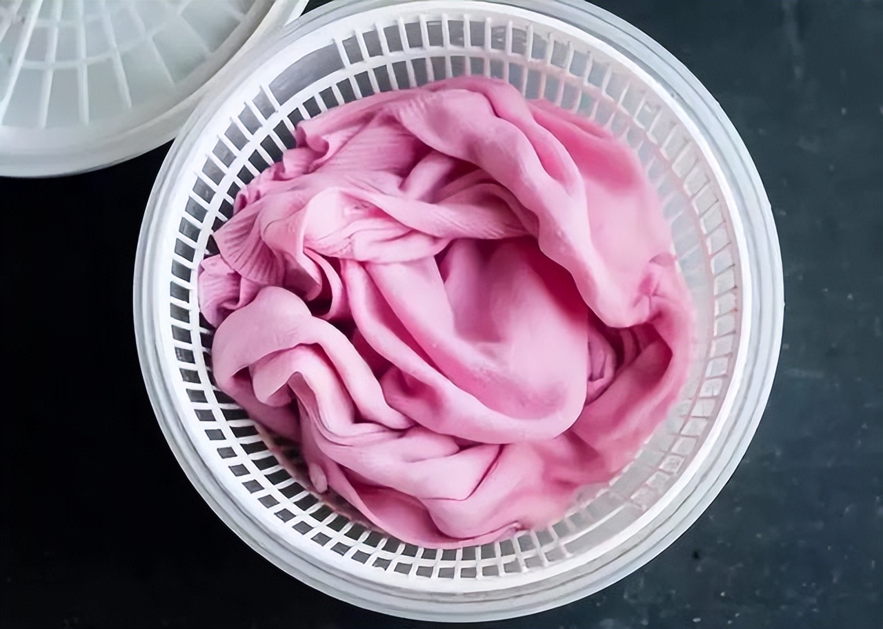 快速洗衣服干净的小妙招,洗衣服应该怎么倒洗衣液