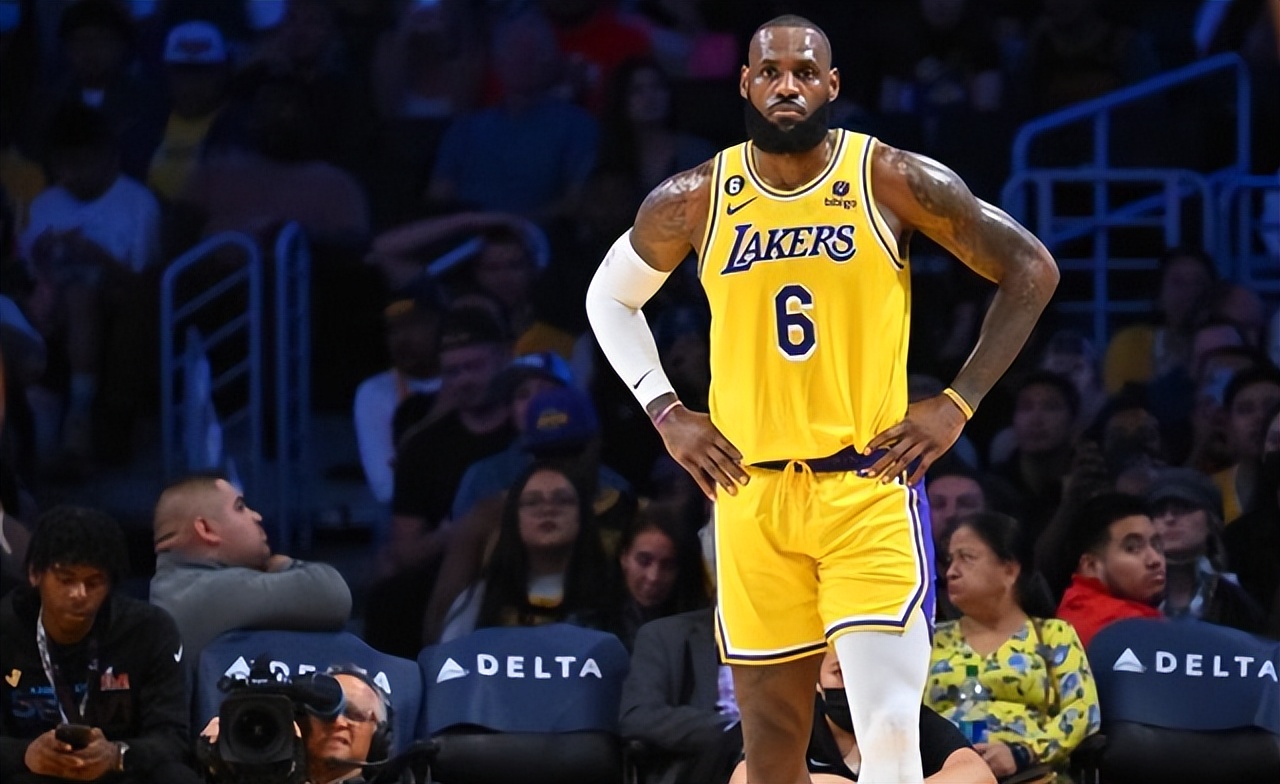 詹姆斯交易珍妮巴斯,詹姆斯三换一交易方案