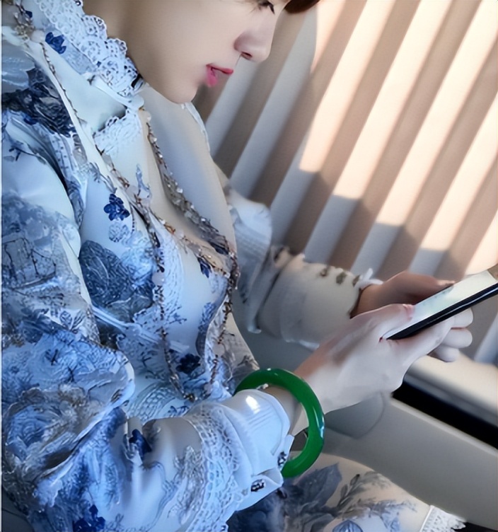 阿兰九眼天珠和李连杰的九眼天珠,最牛的富婆