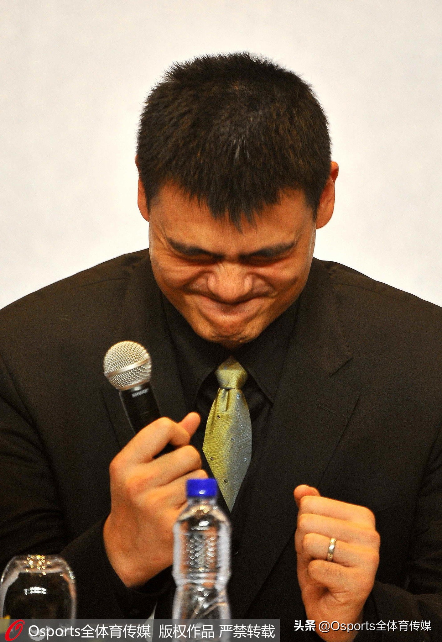 姚明是哪一年宣布退役,2011年姚明宣布退役完整视频