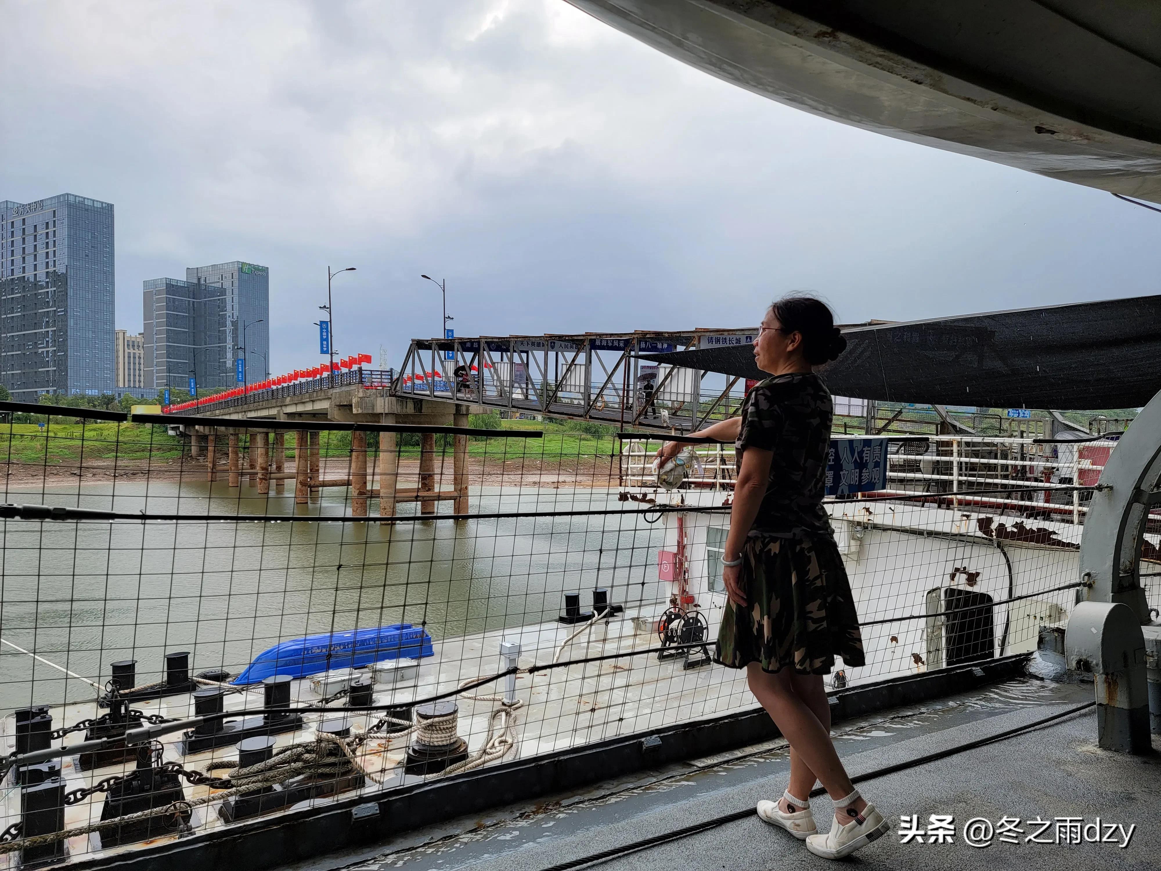 南昌舰主题园凤凰洲湿地公园,凤凰洲建军广场