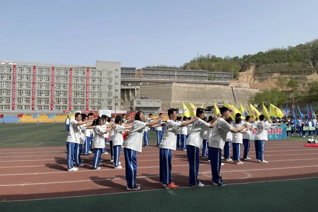 炽烈争锋看我四中宝塔高级中学第三十九届春季田径运动会开幕式
