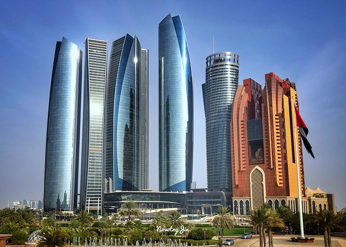 沙特阿联酋卡塔尔是算发达国家吗,卡塔尔和沙特都是阿拉伯国家吗