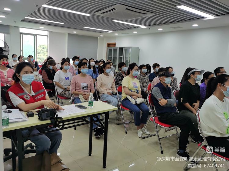 普及急救知识争做急救小能手,急救知识进社区爱心义诊暖人心