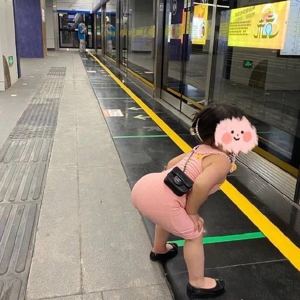 穿高跟、撅屁股，4岁*女幼**“奶辣风”这股风潮越挖越心惊