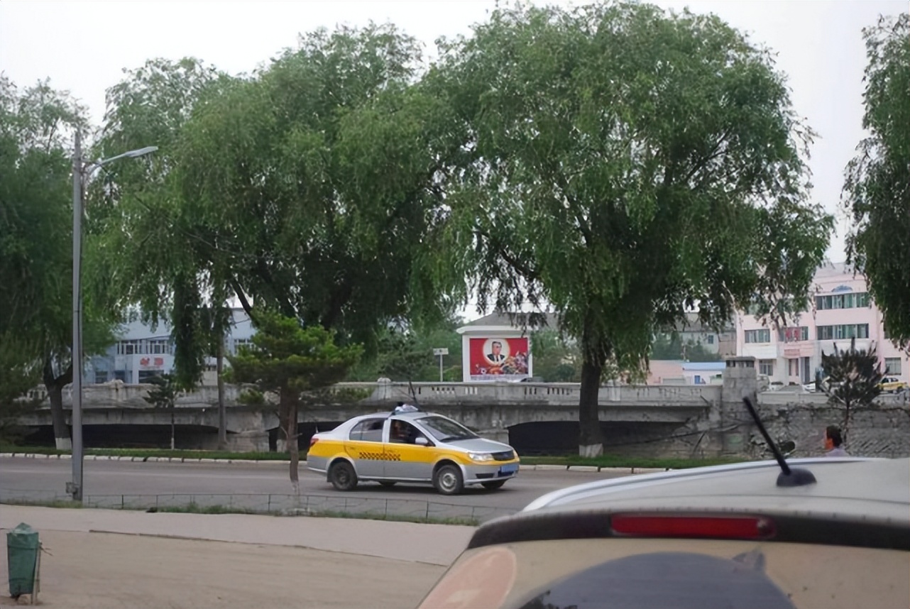 探秘朝鲜经济特区，电瓶车很流行，很多人自己开店