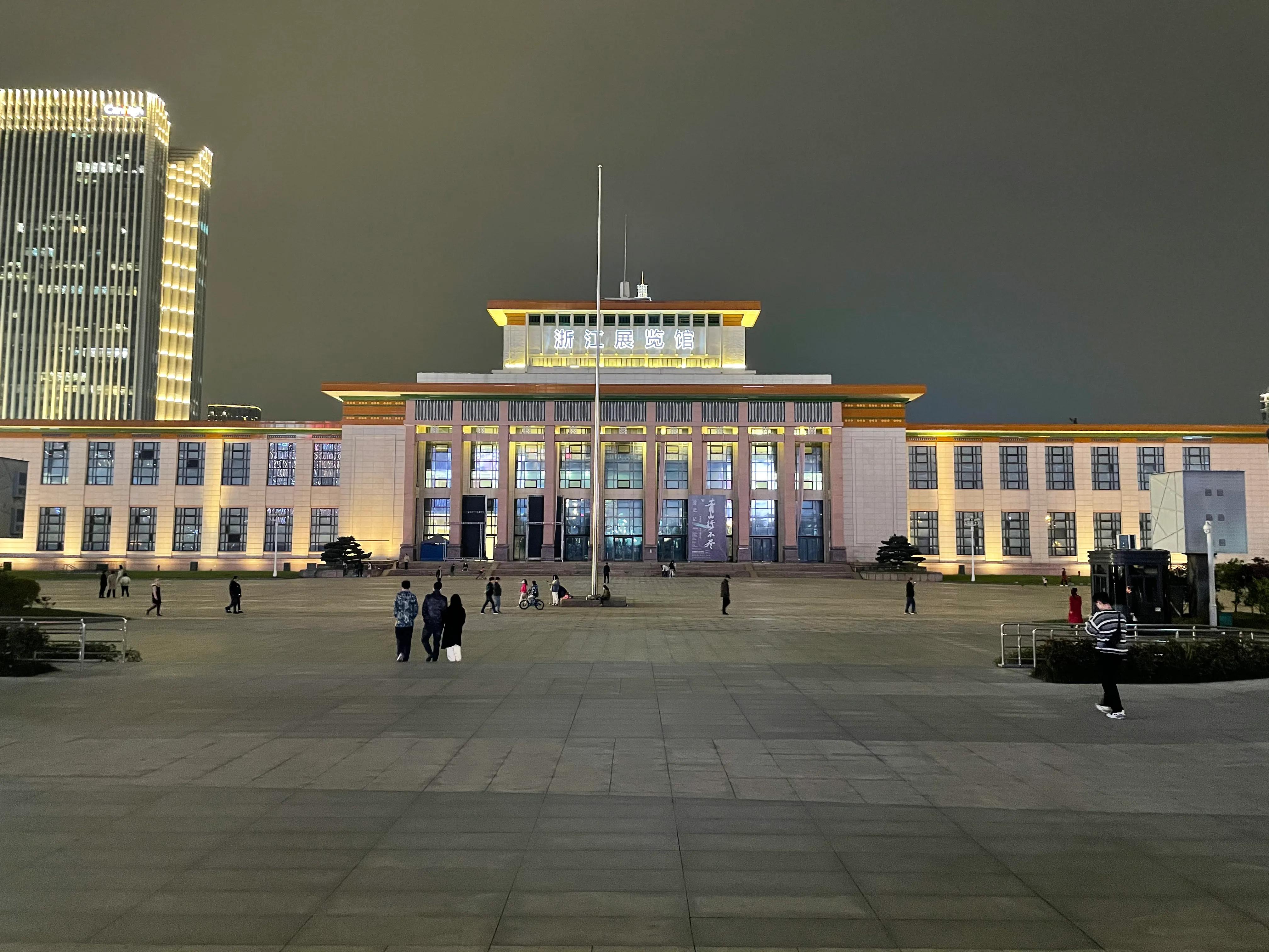 杭州解放纪念碑,杭州解放纪念碑谁题词