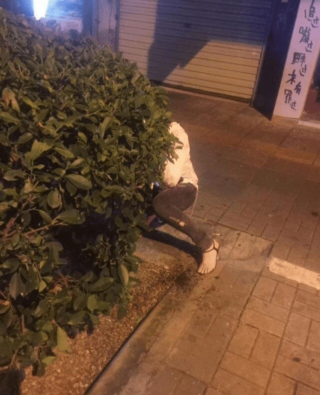 老公帮老婆买卫生巾的搞笑视频,男生帮女生买卫生巾搞笑版