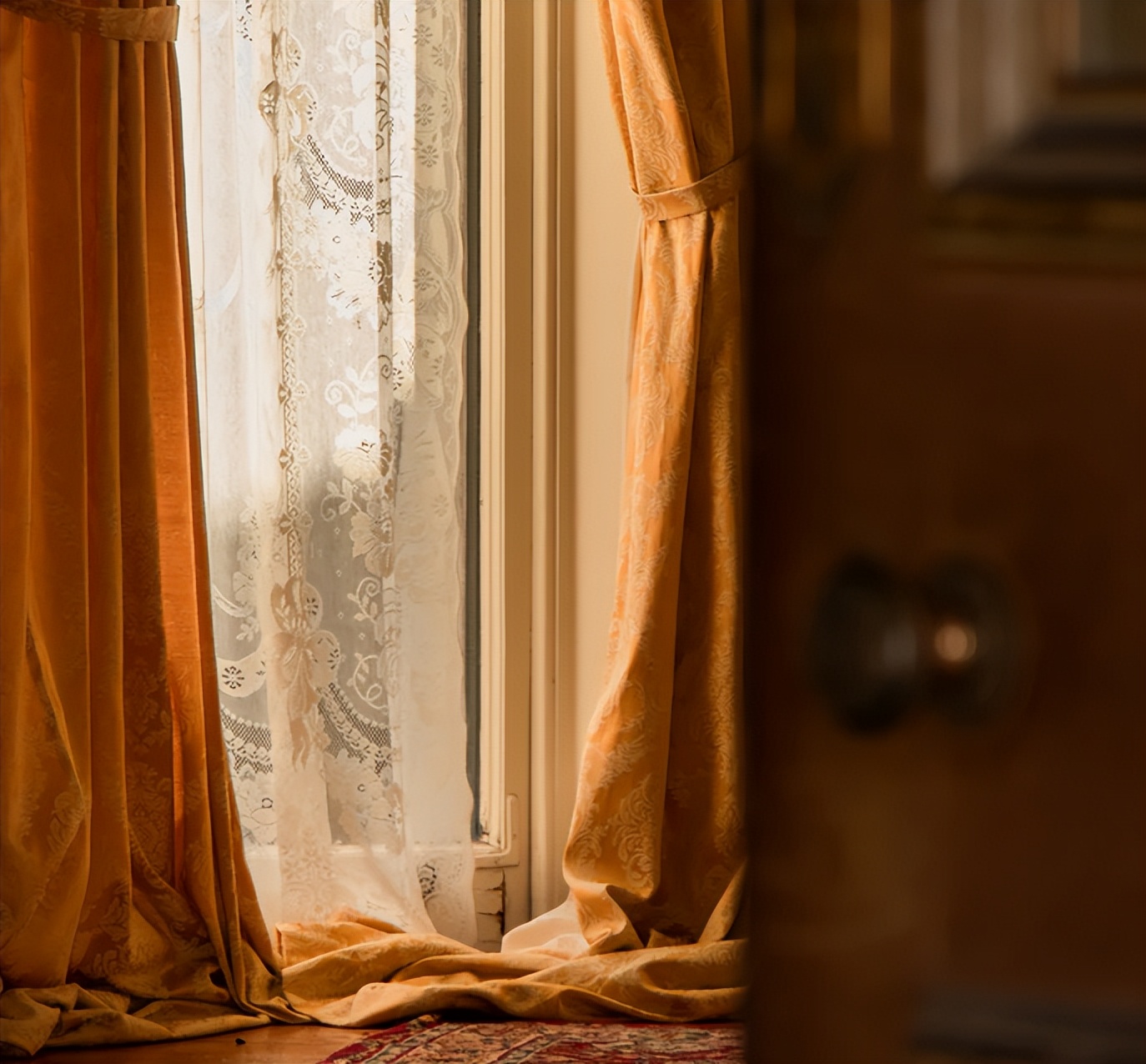 邻居费半年挑窗帘，我笑了，去参观后瞬间上头