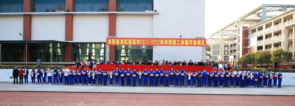 虎虎生风迎新年,虎虎生威迎新春奋力谱写新篇章