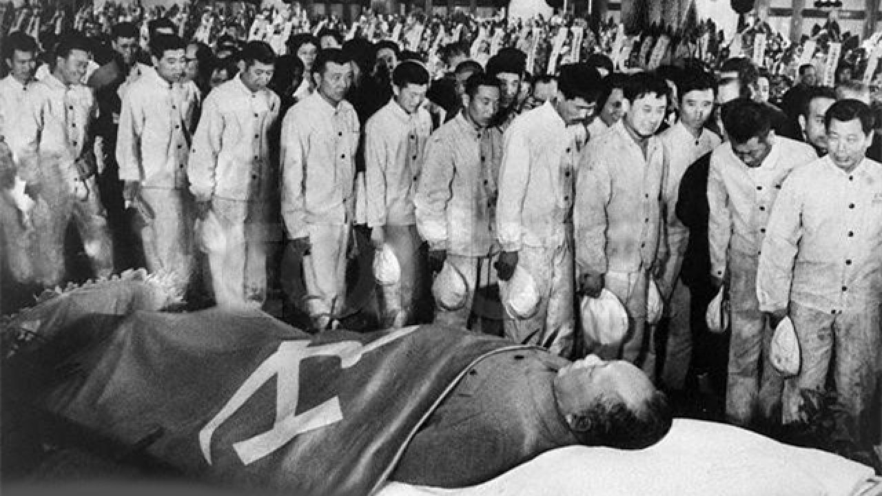 1976年毛主席逝世前,曾交代张玉凤:你要时常到我的坟上看望