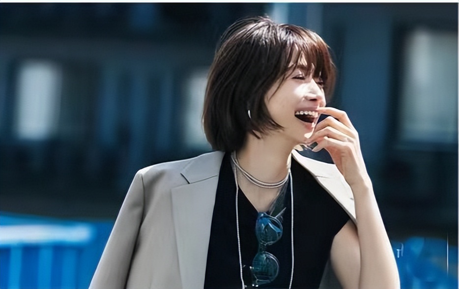 夏天穿蓝色永不过时的高级感,什么颜色适合夏天穿蓝色