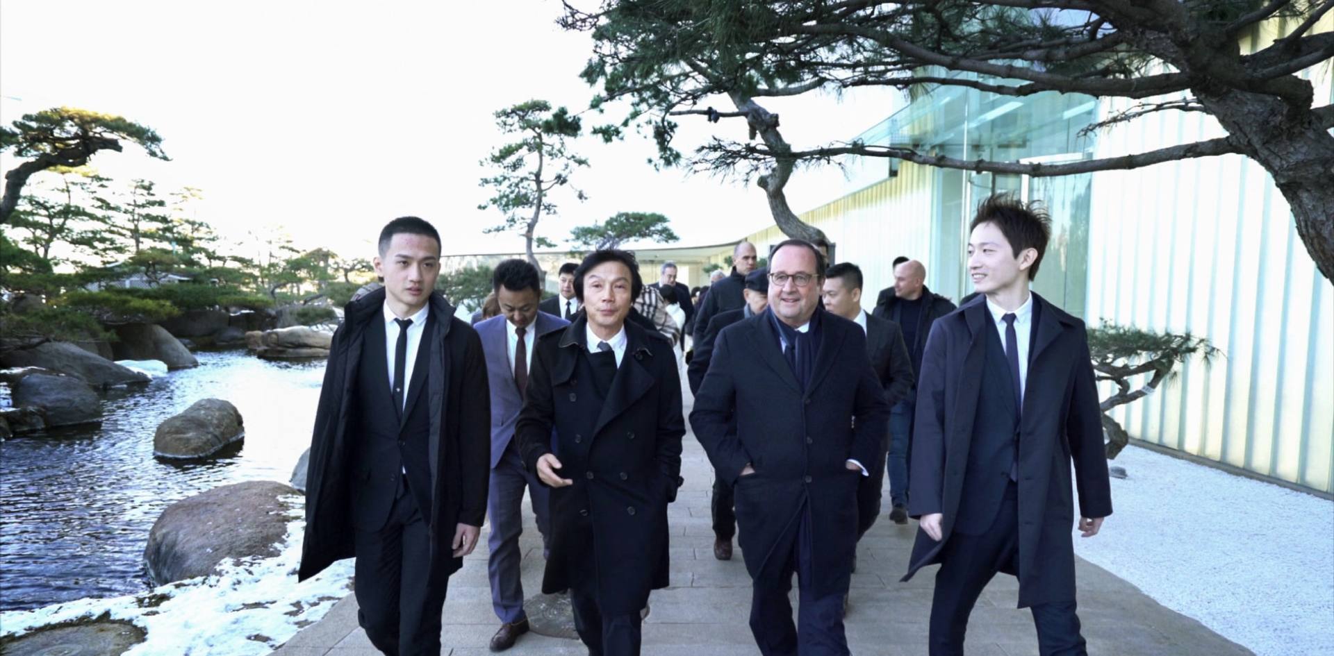 54岁四川男人,开蛋糕店身家20亿,离婚后玩摄影去过53次非洲