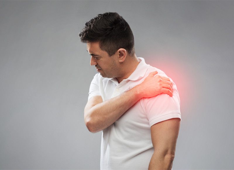 肩膀疼手腕肿怎么了,肩膀疼有一块淤青发紫