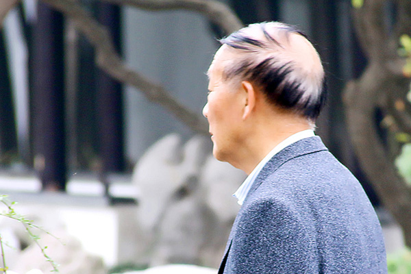 黑色染发剂最伤头发吗,染发最持久不掉色的黑色染发剂