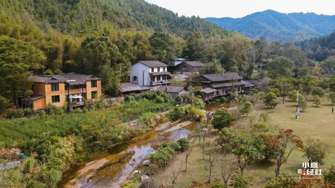 景德镇所有的东西都跟瓷器有关系,景德镇的陶瓷在窑里