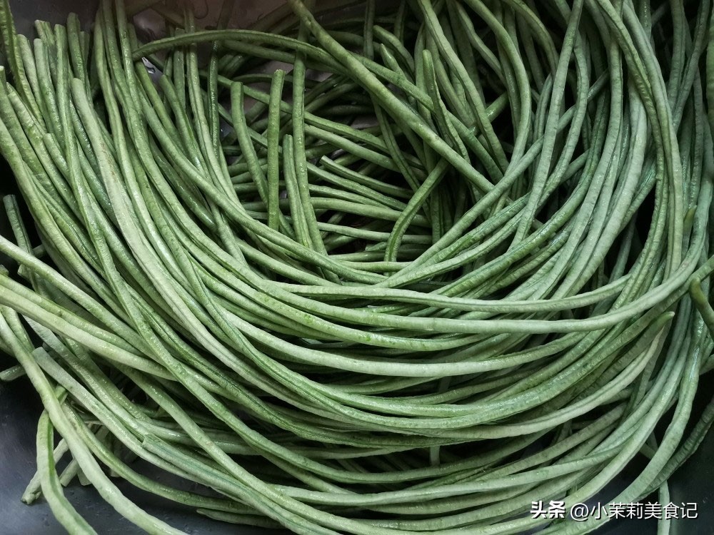 怎样腌酸豆角炒时不发黑,腌制酸豆角不放盐可以吗