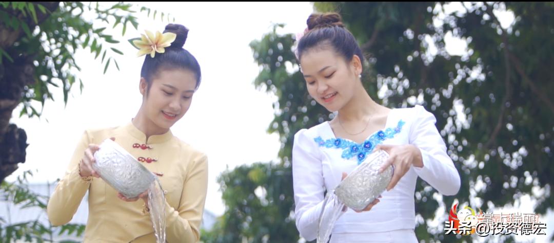 芒市和瑞丽哪儿的泼水节好玩,云南旅游攻略德宏泼水节
