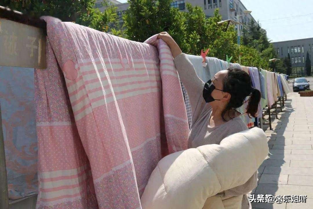 羽绒被暴晒会长虫子吗,羽绒被暴晒还有味道吗