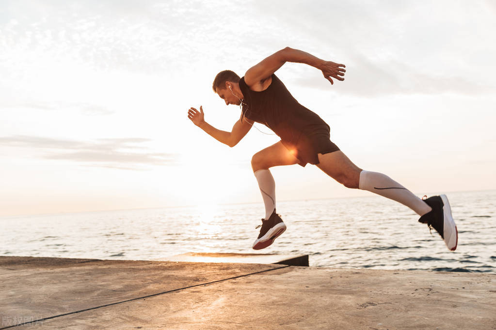 刚开始跑步很累到后面很轻松,跑步前一公里很累后面越来越轻松