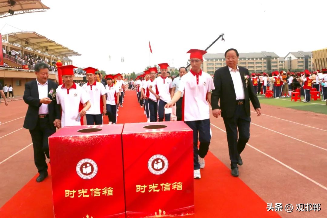 以爱之名育心成长主题活动,成人礼仪式学校举办