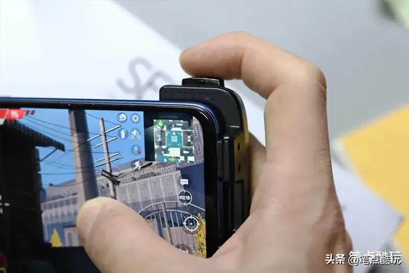 手柄键鼠转换器,可以玩手游吃鸡的键盘鼠标转换器