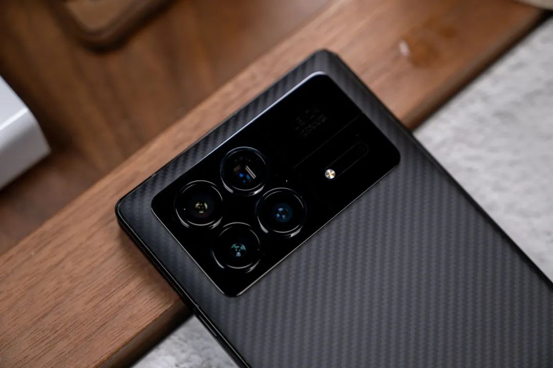 小米mixfold3长焦微距对比华为,关注色彩