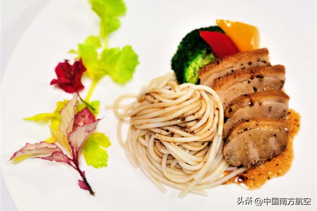 南航国际航班付费经济舱,南航飞机选餐流程