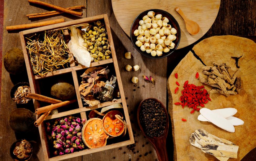 乏力腰酸背疼畏寒头痛,腰酸怕冷有什么好办法解决