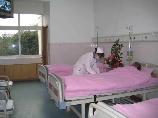 四川陈大爷因一毛钱，将收银员一拳“打成”七级伤残，被索赔39万