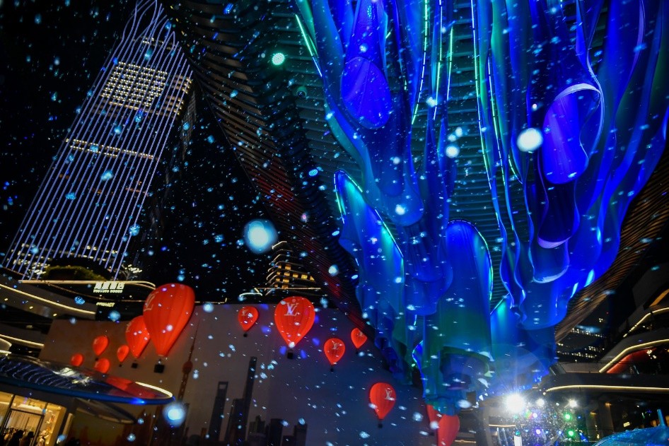 “Let’sGlowWell.寻极光耀心光”在前滩太古里邂逅浪漫极光